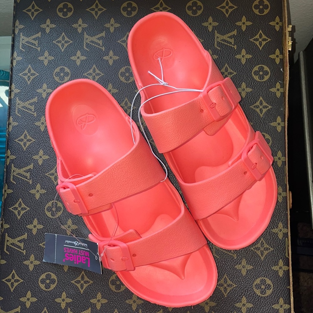 Light weight sandals